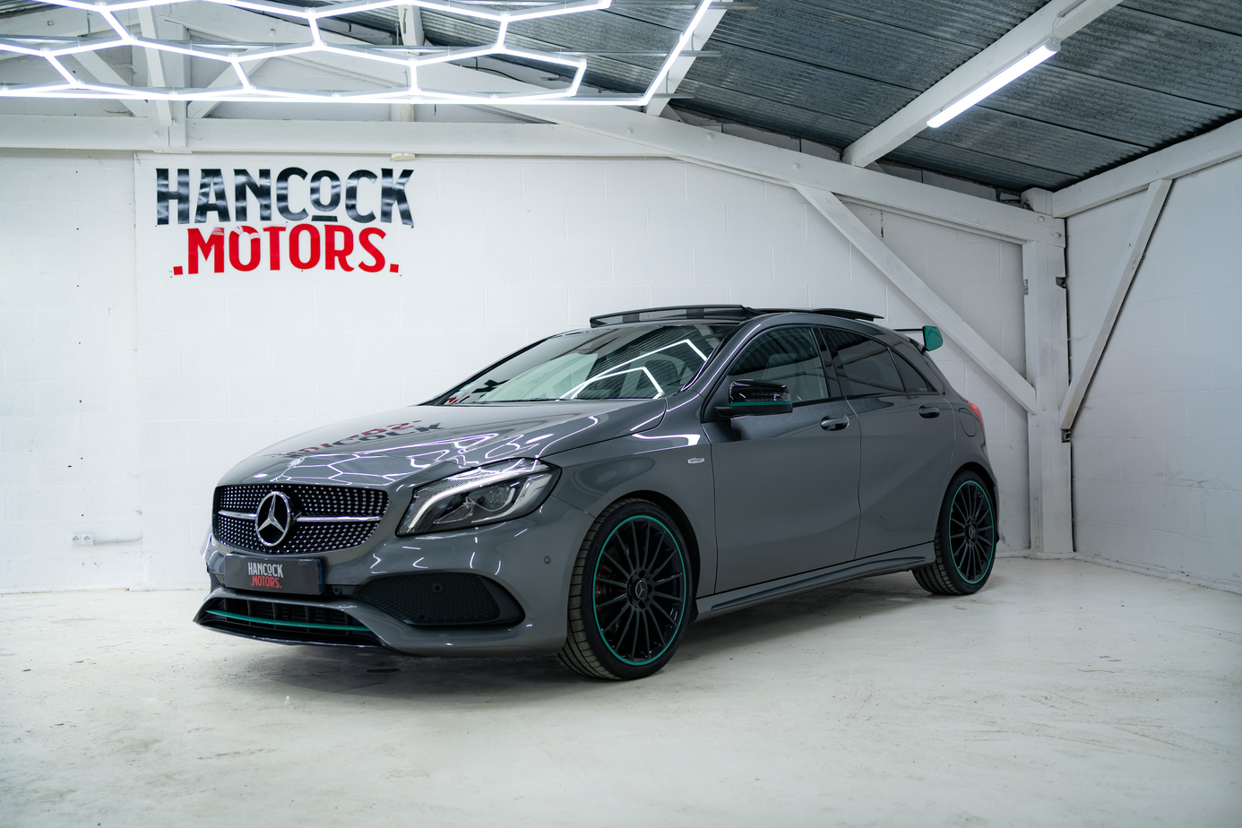 Mercedes A250 Petronas gris — trois quarts avant | Hancock Motors Scillé